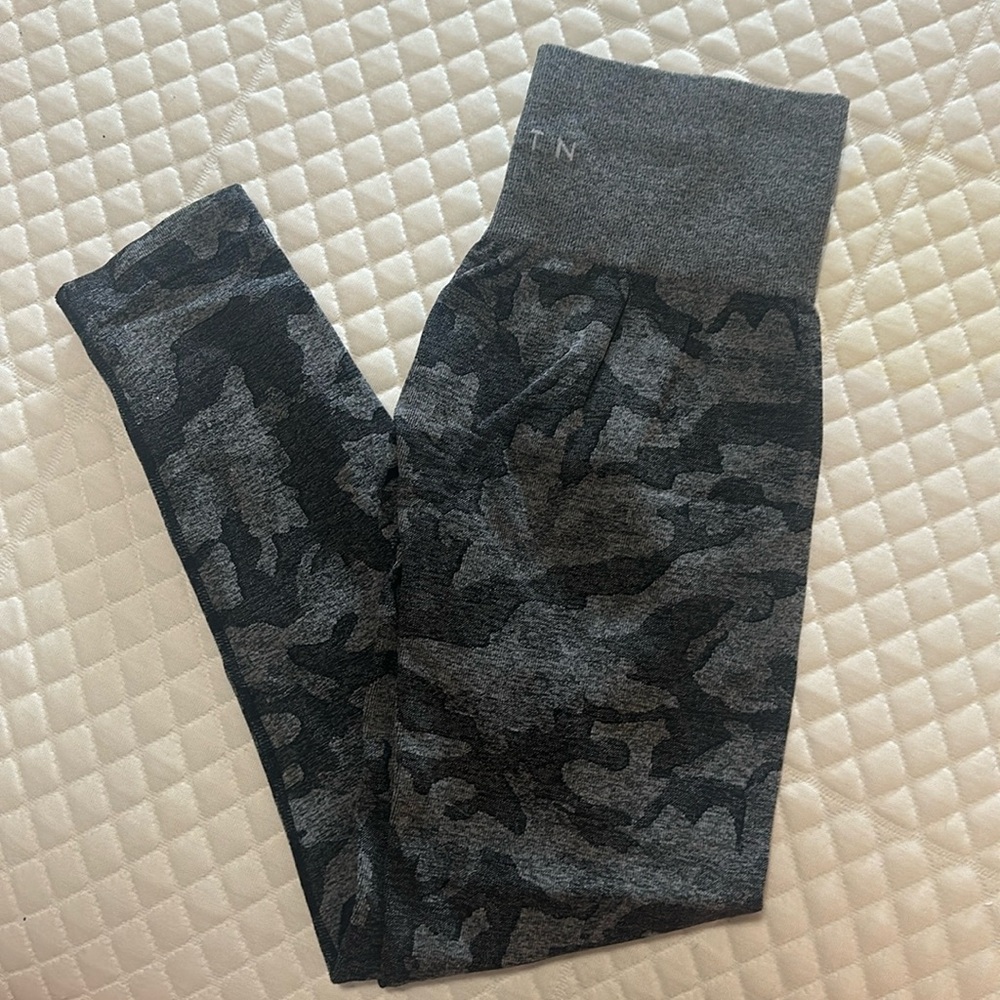 NVGTN black/gray camo leggings